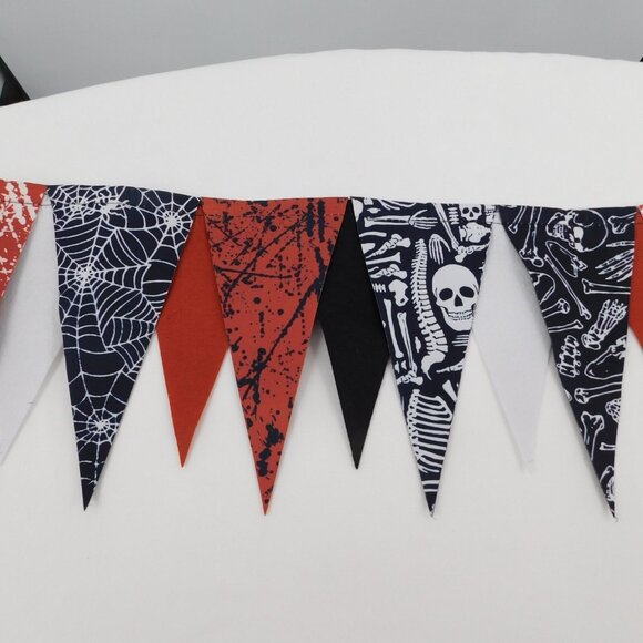 Ashland Halloween Multicolor Skeleton Flag Garland Decoration Accent 6 Feet New - Picture 4 of 7